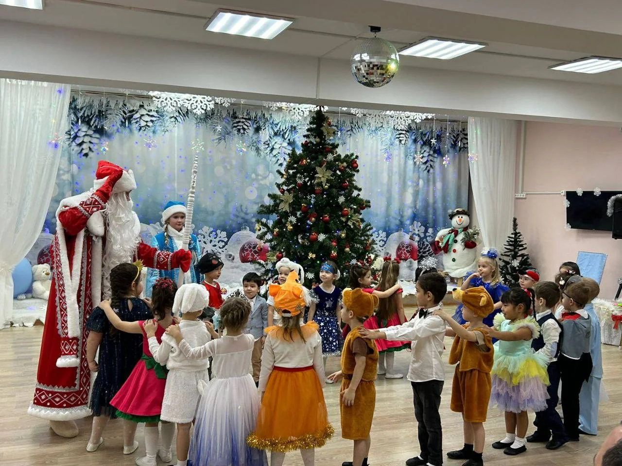 Новогодняя программа с Дедом Морозом